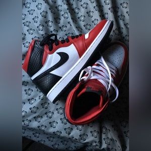NIKE AIR JORDAN 1 HIGH CHICAGO SNAKESKIN